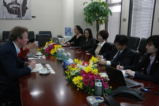 万达院线于北京总部会见东方梦工厂主席Guenther Hake一行人