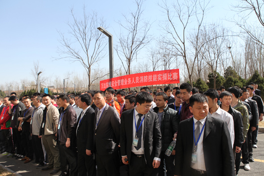 现场所有人员进行赛前分组