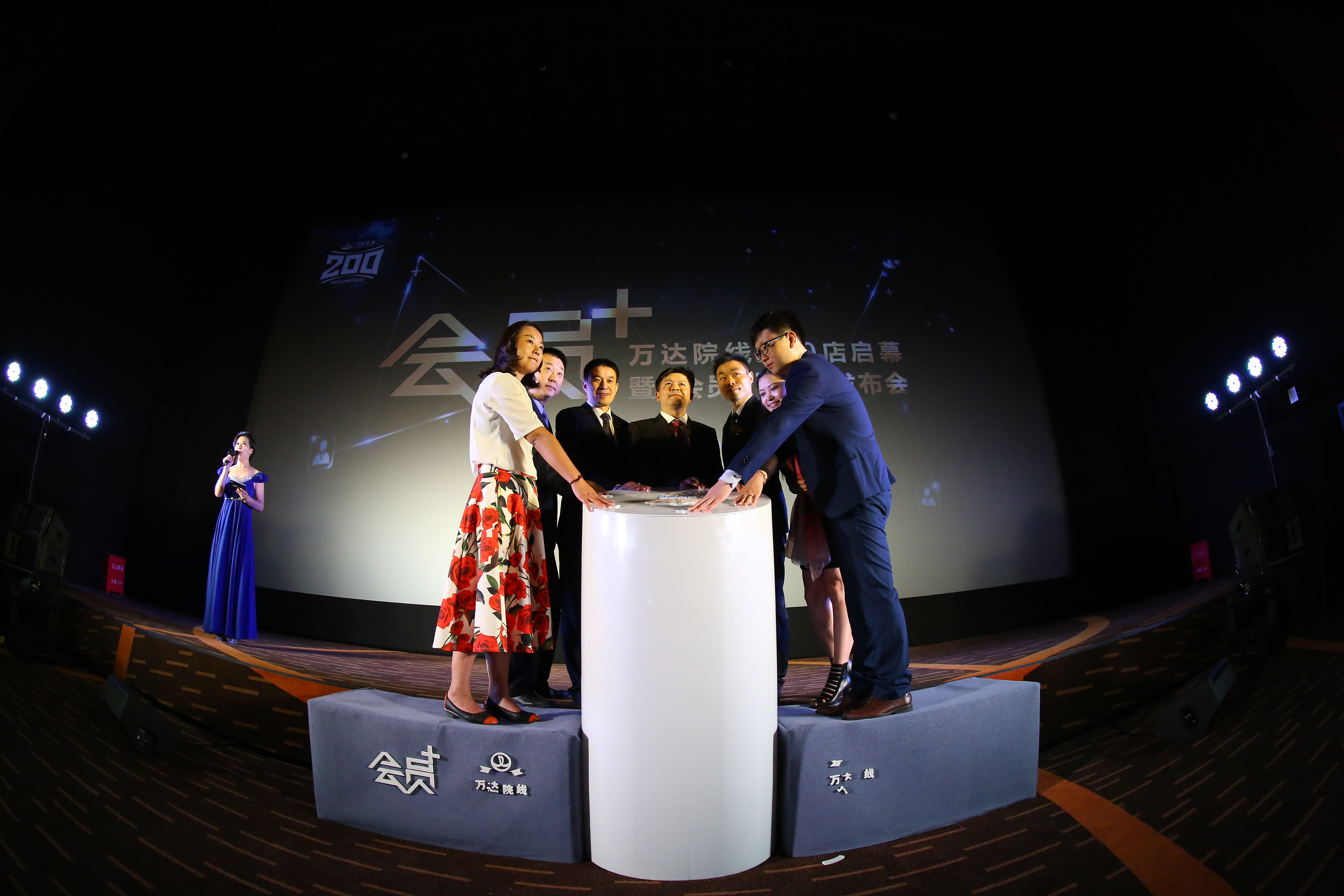 院线公司总裁曾茂军先生与合作企业代表联合发布会员+战略