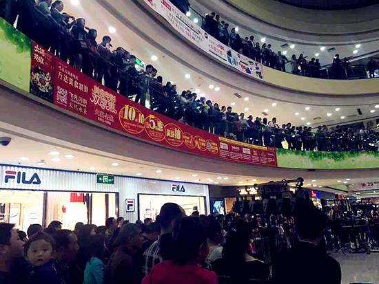 热闹的活动现场