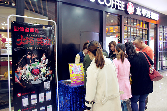 顾客纷纷咨询火锅英雄的活动