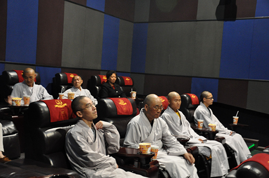 淮安万达影城邀请高僧观影《大唐玄奘》3