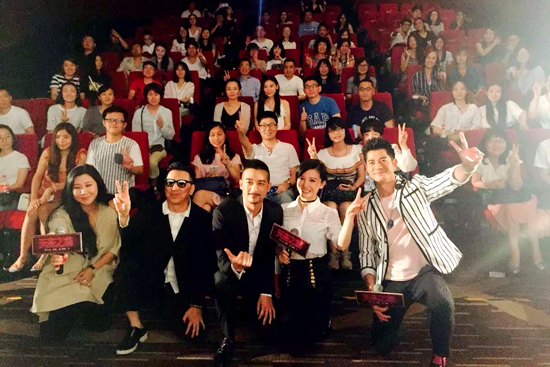 《天亮之前》影片主创与观众合影