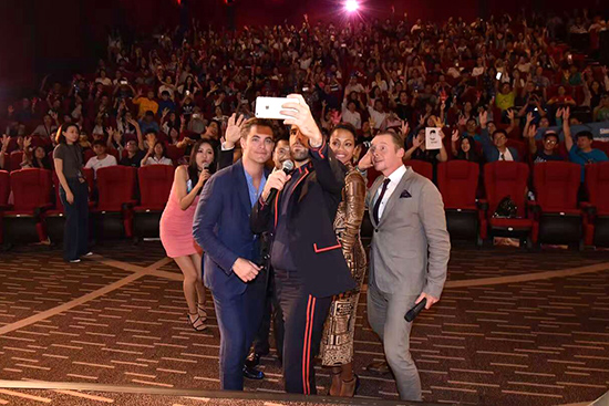 企业号舰员同粉丝大合影