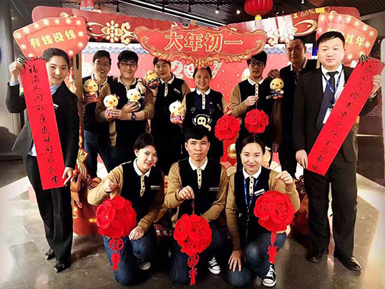 各地万达影城员工拜年图3