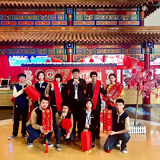 各地万达影城员工拜年图6